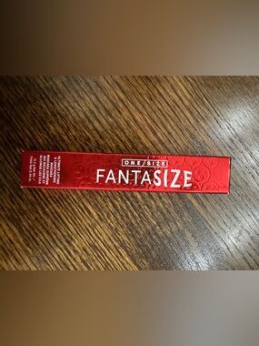 ONE/SIZE Fantasize Mascara - Bodacious Black